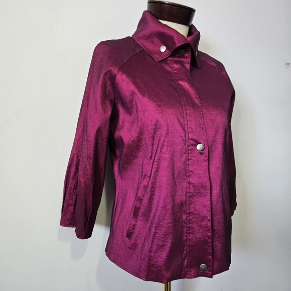 Kerrybrooke Shiny Magenta Jacket With Button Down Collar and 3/4 Sleeves. Small - Picture 3 of 15